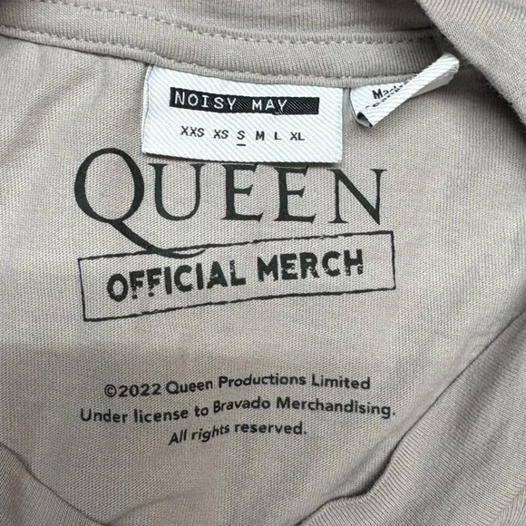 Queen Tee - Picture 2 of 5